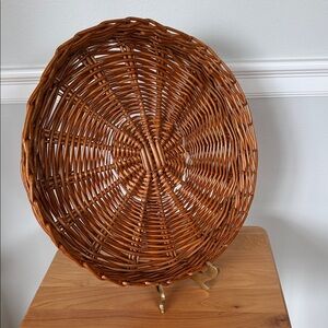 Vintage Wicker Round 12.75” Diam Basket Tray Rich Brown Color MCM Decor EVC!